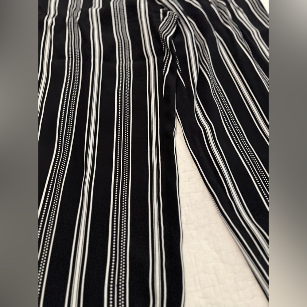 LOFT Petite Striped and Dotted Pull-On Wide Leg Cropped Pants Black & White - Picture 4 of 11